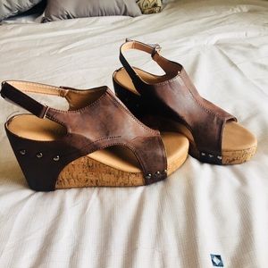 Brown leather and wedges shoes